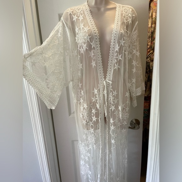 Hamsa Wear White Embroiled Duster with Stars one size - Picture 2 of 11